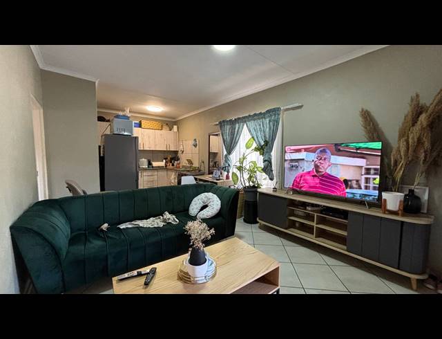 2 BEDROOM APARTMENT TO LET IN WEST ACRES